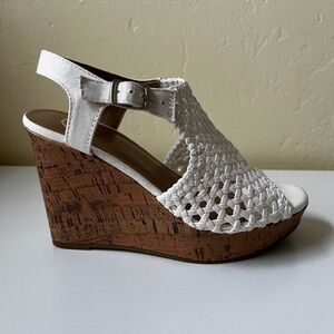 SO White Taffy Wedge Sandals, 7M